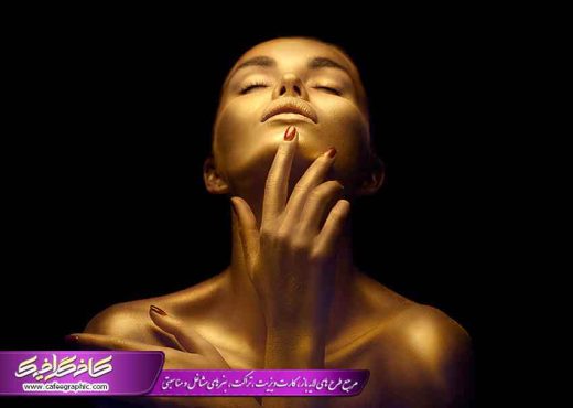 تصویر استوک بانوی با پوست طلایی ویژه دکور آرایشگاه زنانه