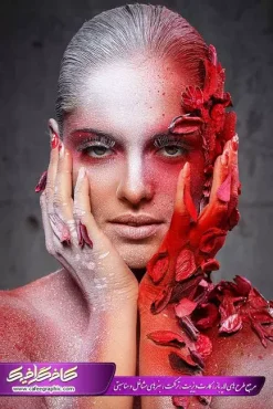 تصویر استوک بانوی زیبا با گلبرگ های قرمز